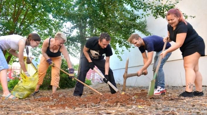 Öffentlicher Event-Garten zur Naherholung - Eine Initiative von Connys Bar, Realitätsverlust und Anwohnern